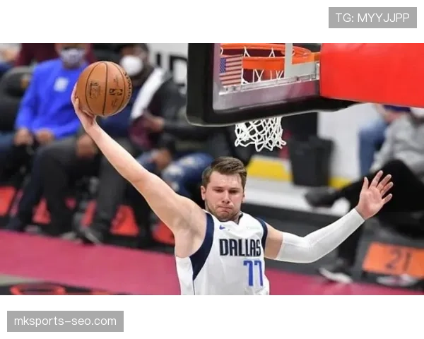 欧文改做挡拆拉开空间为东契奇造空位三分