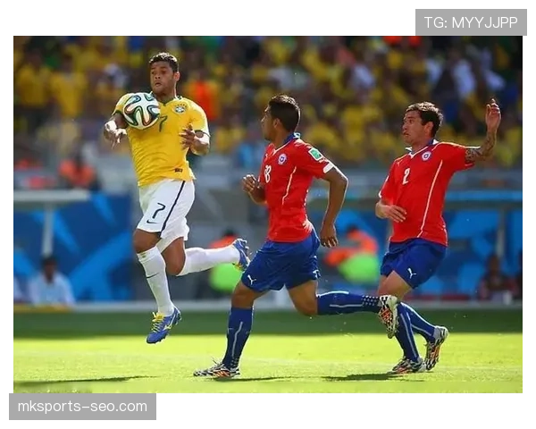 足球判罚标准详解：关键规则与裁判判定原则揭秘